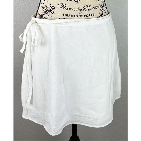 Aritzia Sun-Deh White Full Wrap Mini Skirt, size Large - Picture 6 of 14